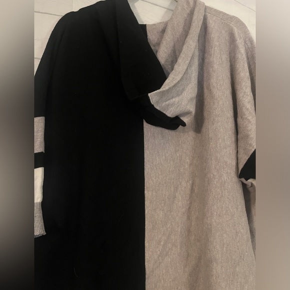 NWOT sweater/hoodie - Picture 6 of 6